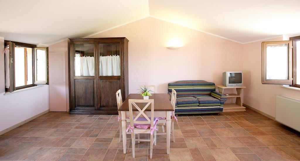 Country House Poggio Fiorito Assis Quarto foto
