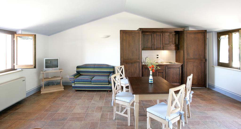 Country House Poggio Fiorito Assis Quarto foto